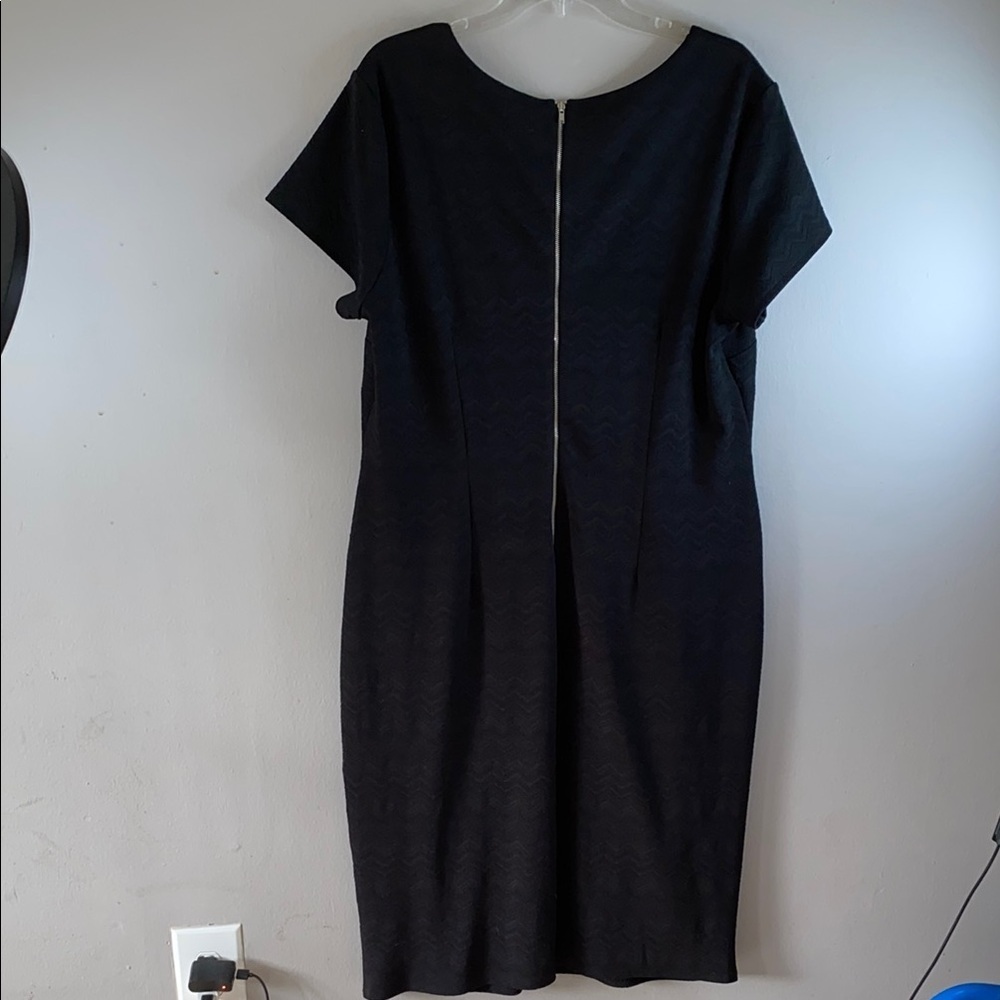 Elegant Black Women's Dress - Picture 2 of 12